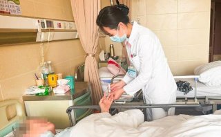 無陪護(hù)日記：仁慈病房里的東北暖陽